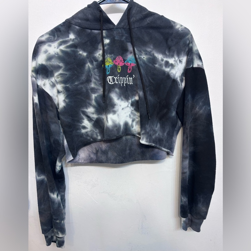 rue21 “Trippin” Mushroom Tie-Dye Cropped Favorite Hoodie Womans Size Small
